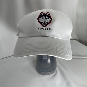NWT UCONN Huskies Soccer Baseball Hat Nike Dri Fit Adjustable White Sports